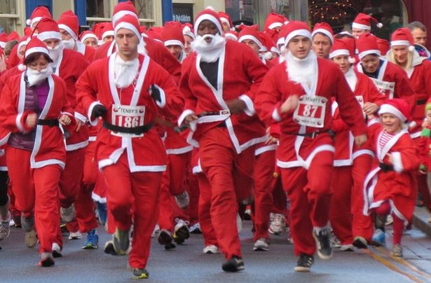 Honderden kerstmannen en -vrouwen rennen door Utrecht tegen eenzaamheid
