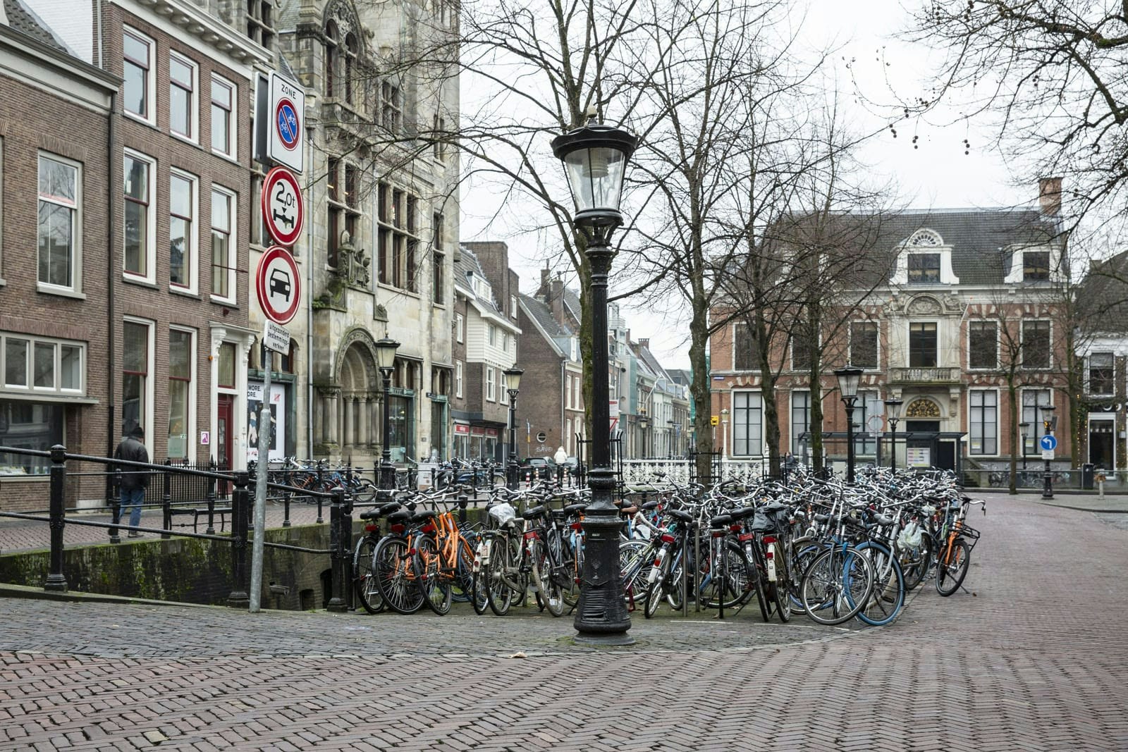 The Janskerkhof in Utrecht will have a different design;  Gone will be 26 parking spaces and more bike racks