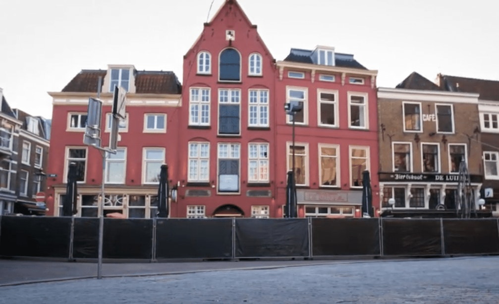 Dronevideo van een stille stad: Utrechters blijven veel thuis