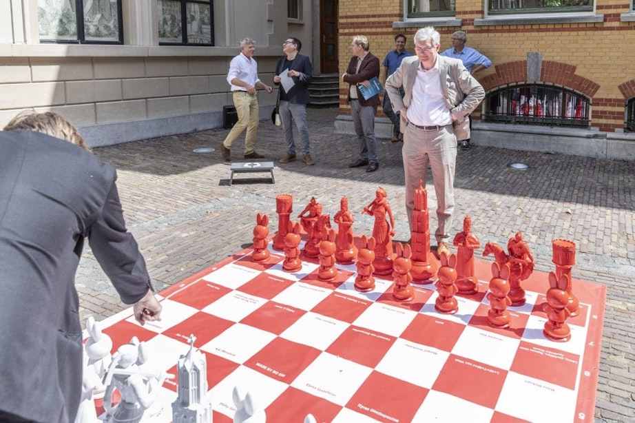Levensgrote variant van Utrechts schaakspel vanaf vandaag voor iedereen te gebruiken