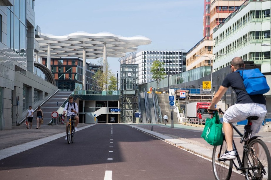 Waarom heeft niet al het rode asfalt in Utrecht dezelfde tint?