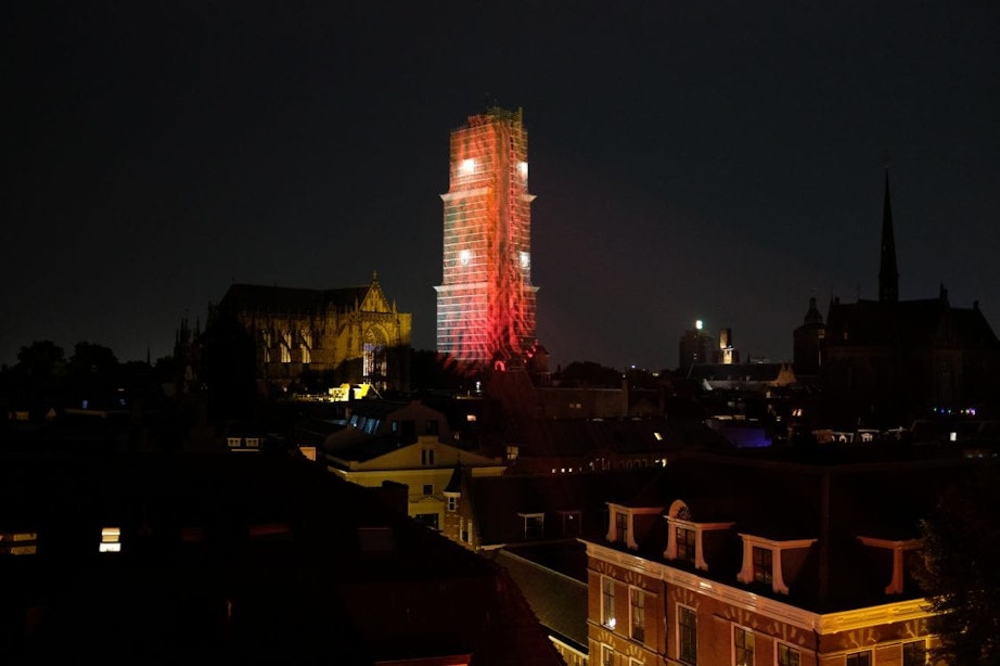 Utrechtse gebouwen kleuren rood om aandacht te vragen voor evenementenbranche