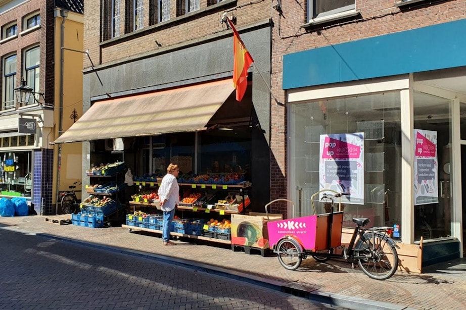 Kunstuitleen Utrecht opent pop-up winkel aan de Twijnstraat