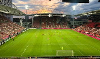 Eerste wedstrijd FC Utrecht met publiek is een succes