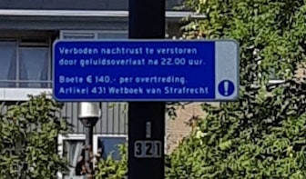Waarschuwingsborden in Utrechtse wijk Oog in Al moeten overlast terugdringen