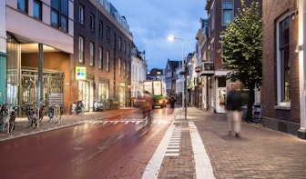 Voorstraat en Wittevrouwenstraat hebben rood asfalt en zijn weer open voor verkeer