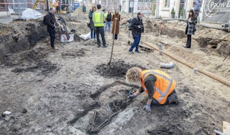 Skelet van ongeveer 300 jaar oud gevonden in Utrecht: ‘Wat doet deze persoon hier?’