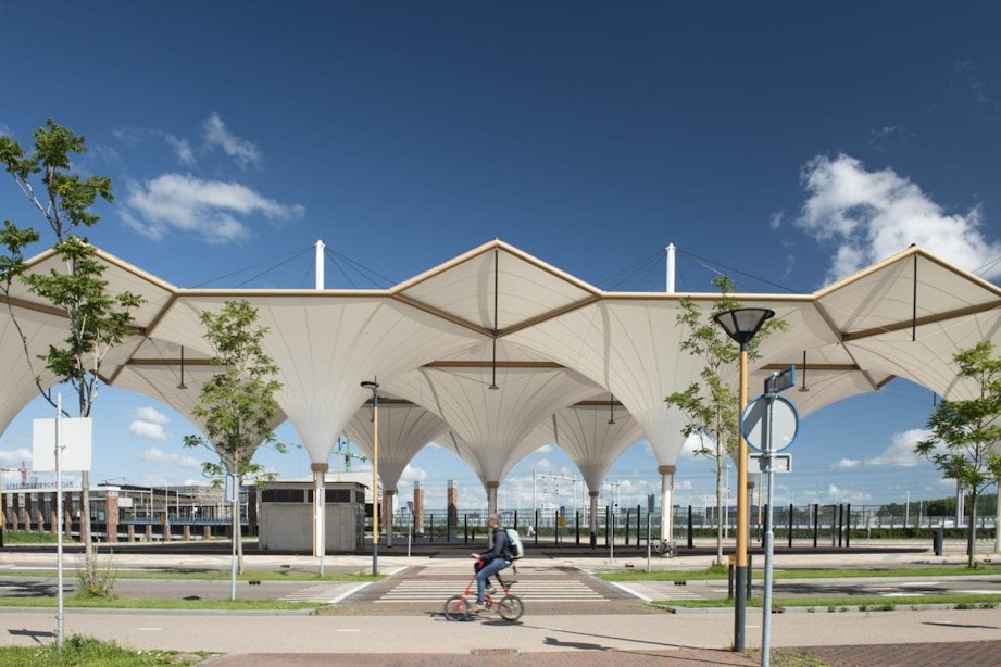 Overkapping busstation Leidsche Rijn Centrum winnaar Rietveldprijs 2020