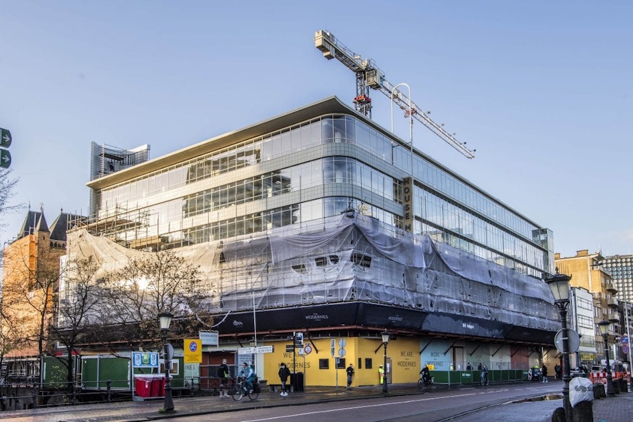 Nieuwe blikvanger House Modernes in Utrechtse binnenstad laat zich steeds meer zien