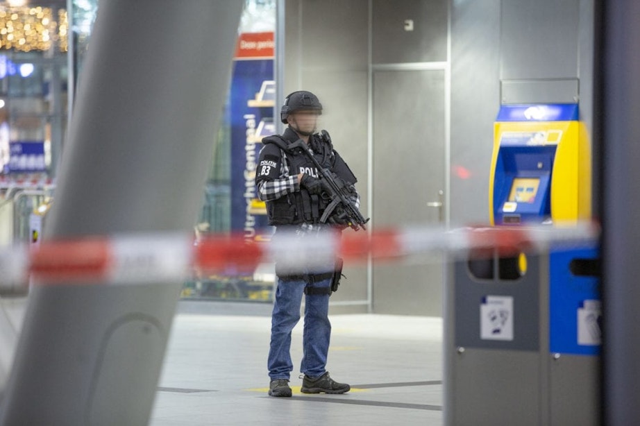 Utrecht Centraal ontruimd geweest vanwege verdachte situatie; Twee verdachten aangehouden