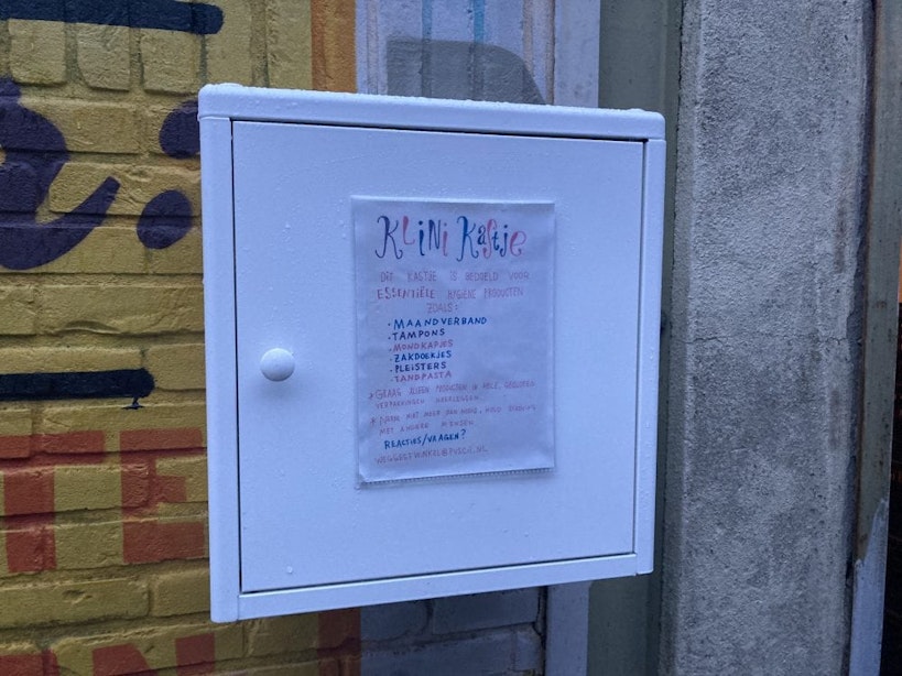 Weggeefwinkel Utrecht start met ‘Klinikastje’ voor onder andere menstruatieproducten