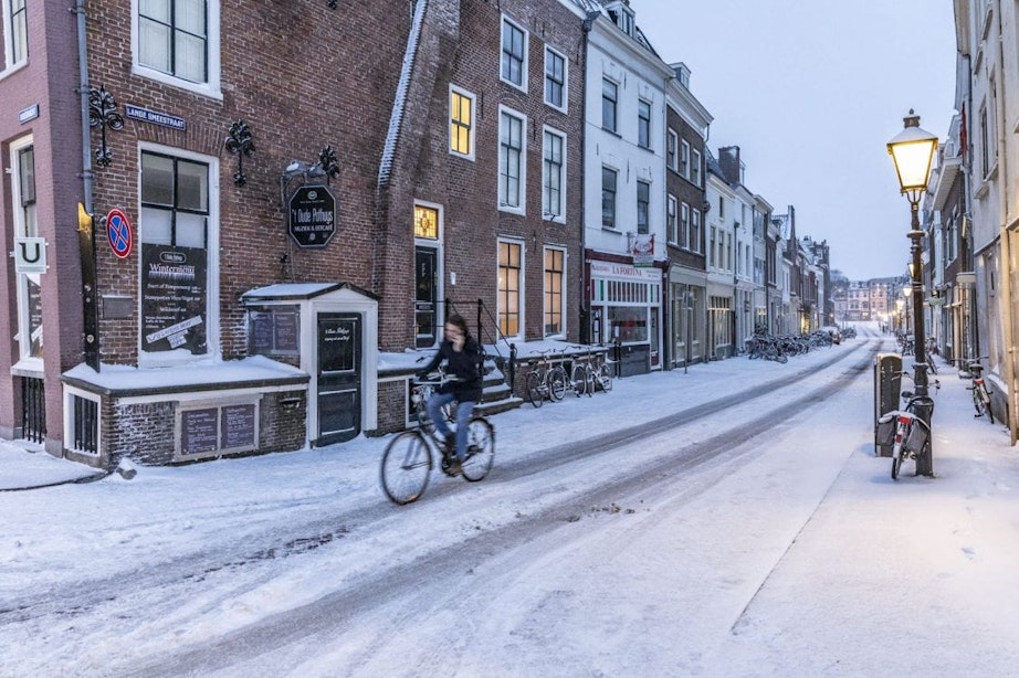 Winters weer in Utrecht; Tramverkeer ontregeld, gesloten teststraten en geen voetbal