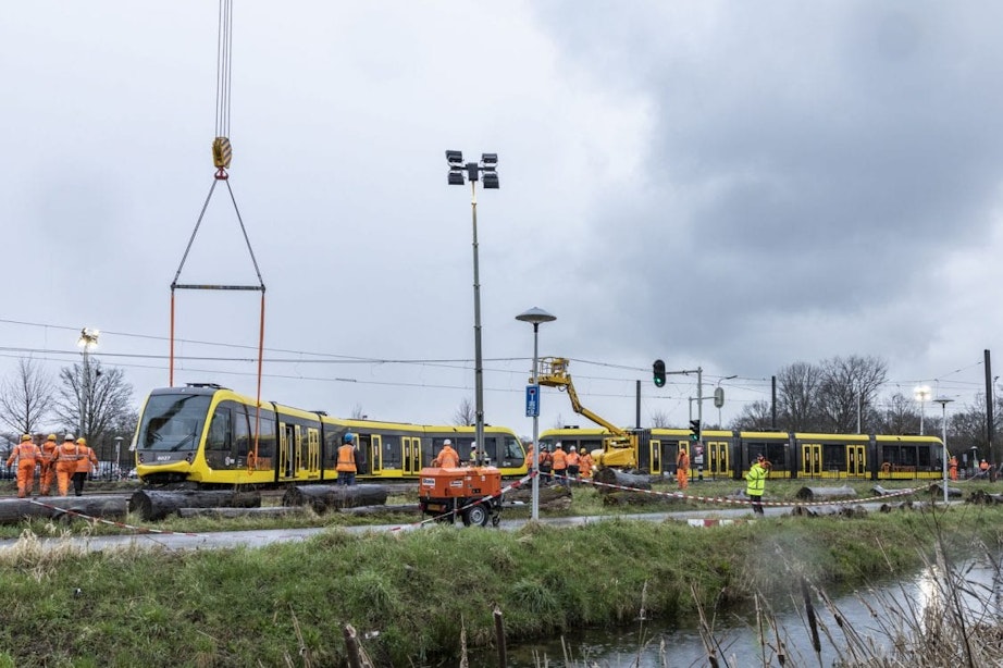 Bergingswerkzaamheden gecrashte tram Uithoflijn in volle gang