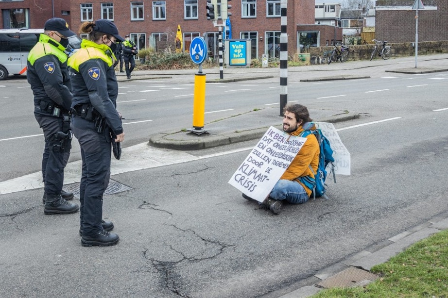 Meerdere arrestaties in Utrecht bij wegblokkades door klimaatactivisten