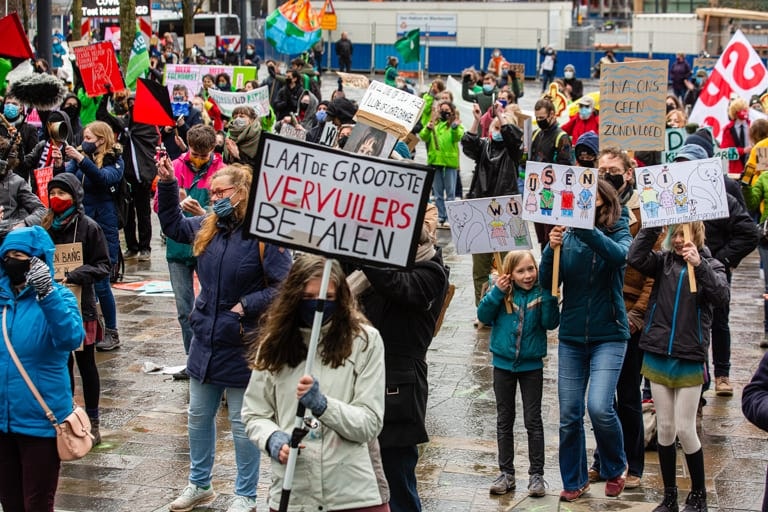 In Utrecht en tientallen andere steden sloegen demonstranten het ‘klimaatalarm’