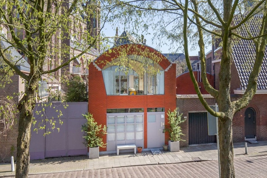 Bijzonder huis uit 2004 te koop in centrum van Utrecht; vraagprijs is ruim 1,5 miljoen euro