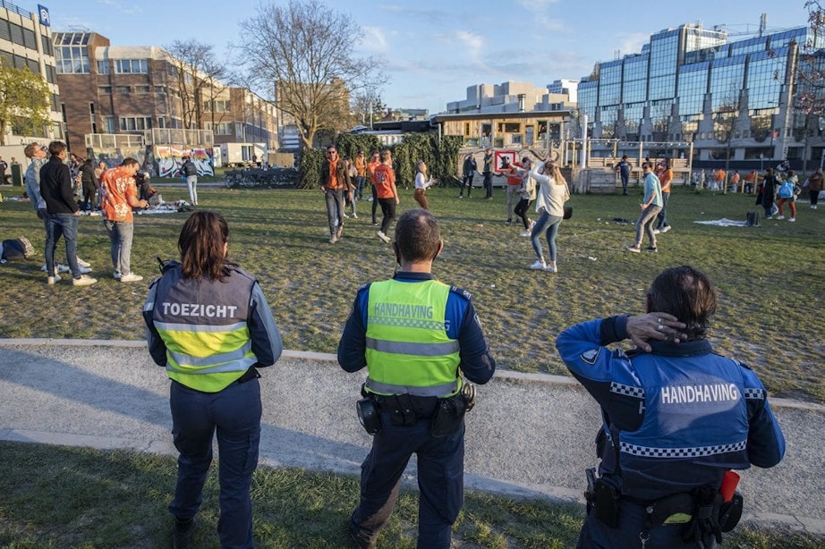 Meer overlastmeldingen en coronamaatregelen: Utrechtse handhavers hadden het druk in 2021