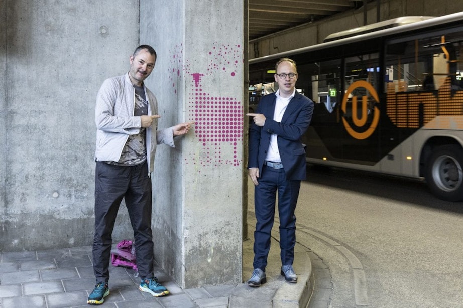 Eerste deel kunstwerk Lichaam en Geest onthuld op busstation in Utrecht