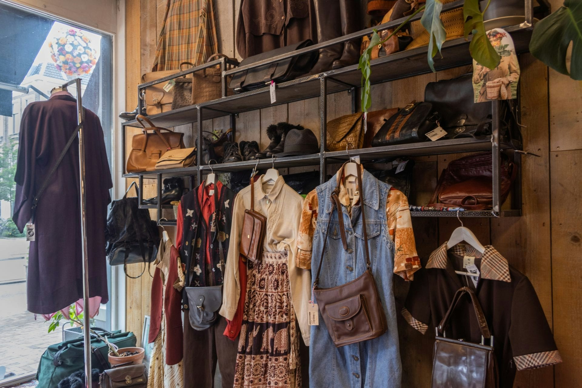 Op bezoek Vintage kledingwinkel Roxy '79 aan de Nachtegaalstraat in Utrecht