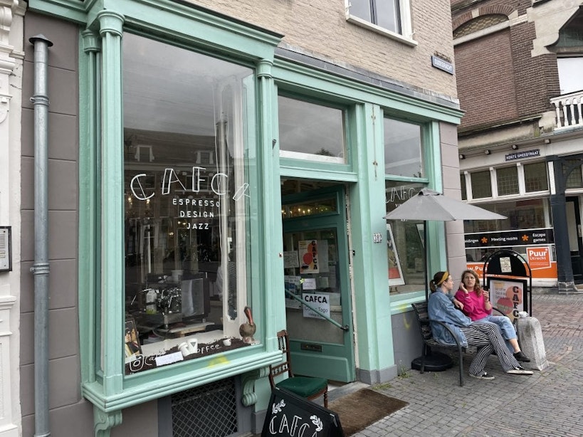 Nieuwe koffiebar met vintage salon geopend aan de Oudegracht: Cafca