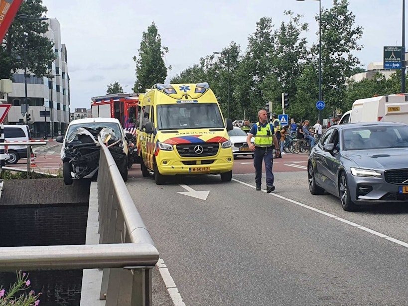 Zwaar ongeluk op Utrechtse Catharijnesingel; automobilist had harddrugs en lachgas op