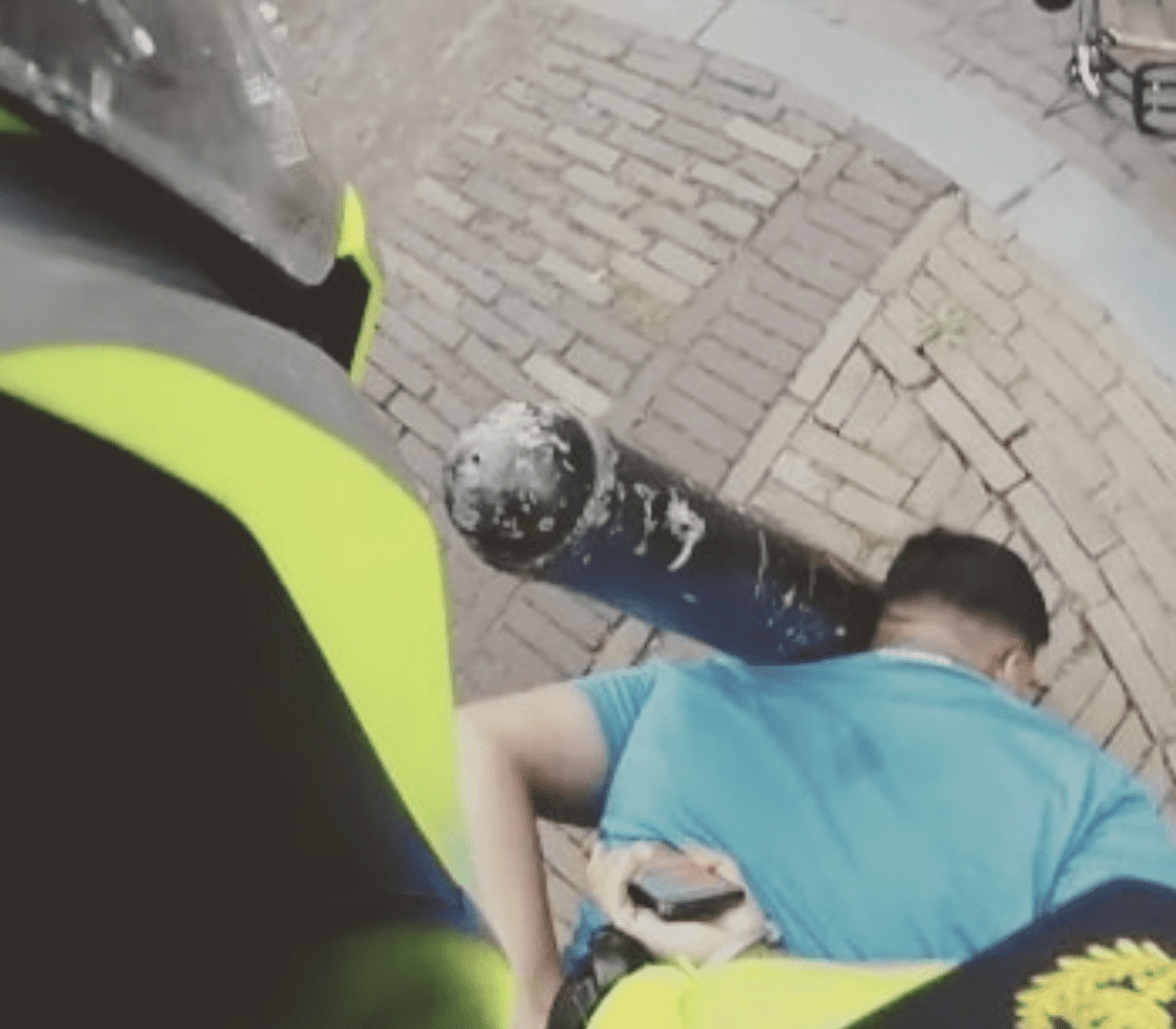 Agent Gebruikt Pepperspray Bij Aanhouding Van Opstandige Verdachte Van ...