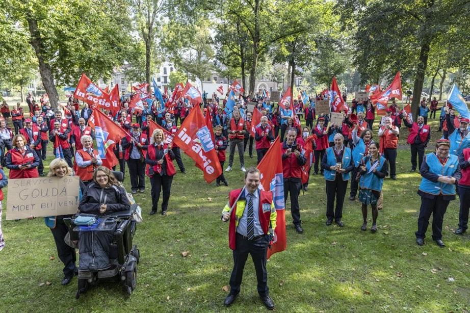 Honderden medewerkers van NS demonstreren woensdag in het Moreelsepark in Utrecht