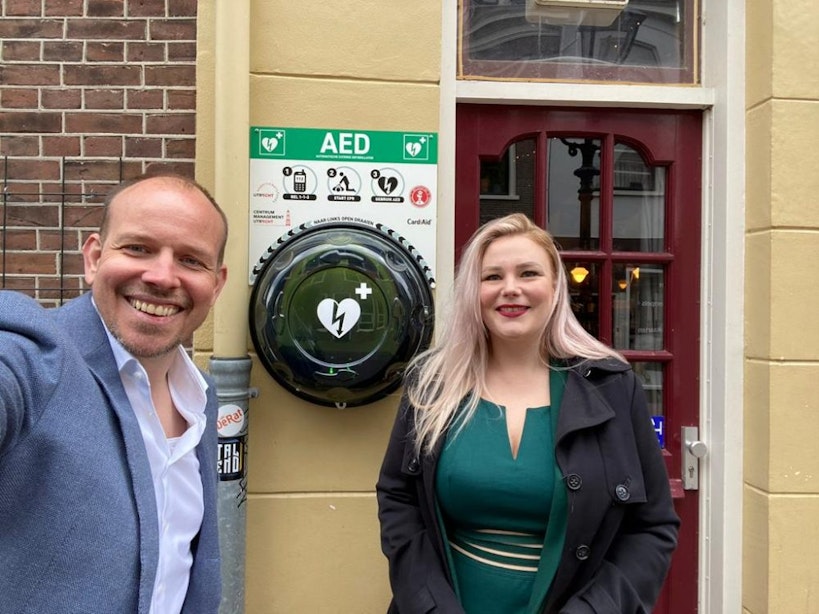 Utrechtse ondernemers zorgen voor meer AED’s in stad Utrecht; 60 stuks geplaatst