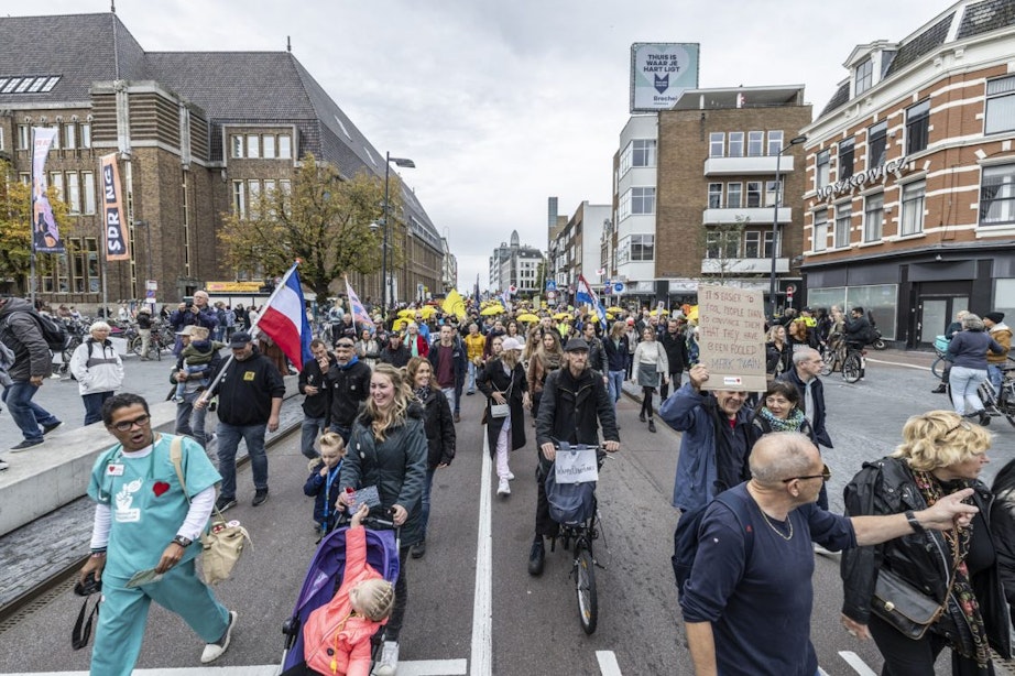 Twee personen gearresteerd bij protestmars tegen coronabeleid in Utrecht