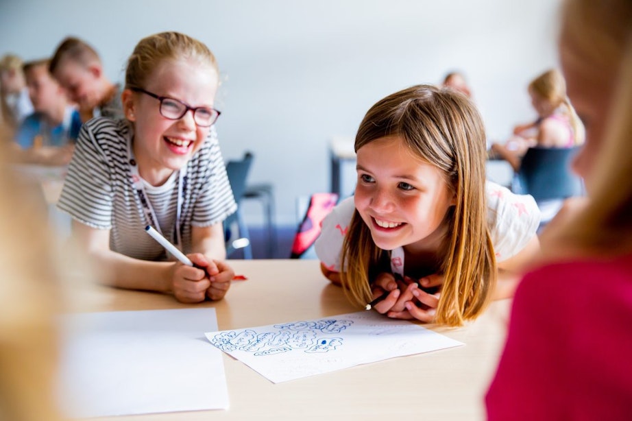 10.000 basisschoolleerlingen op zoek naar de grappigste mop van Nederland