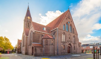 St. Gertrudiskerk aan de Amaliadwarsstraat in Utrecht staat te koop