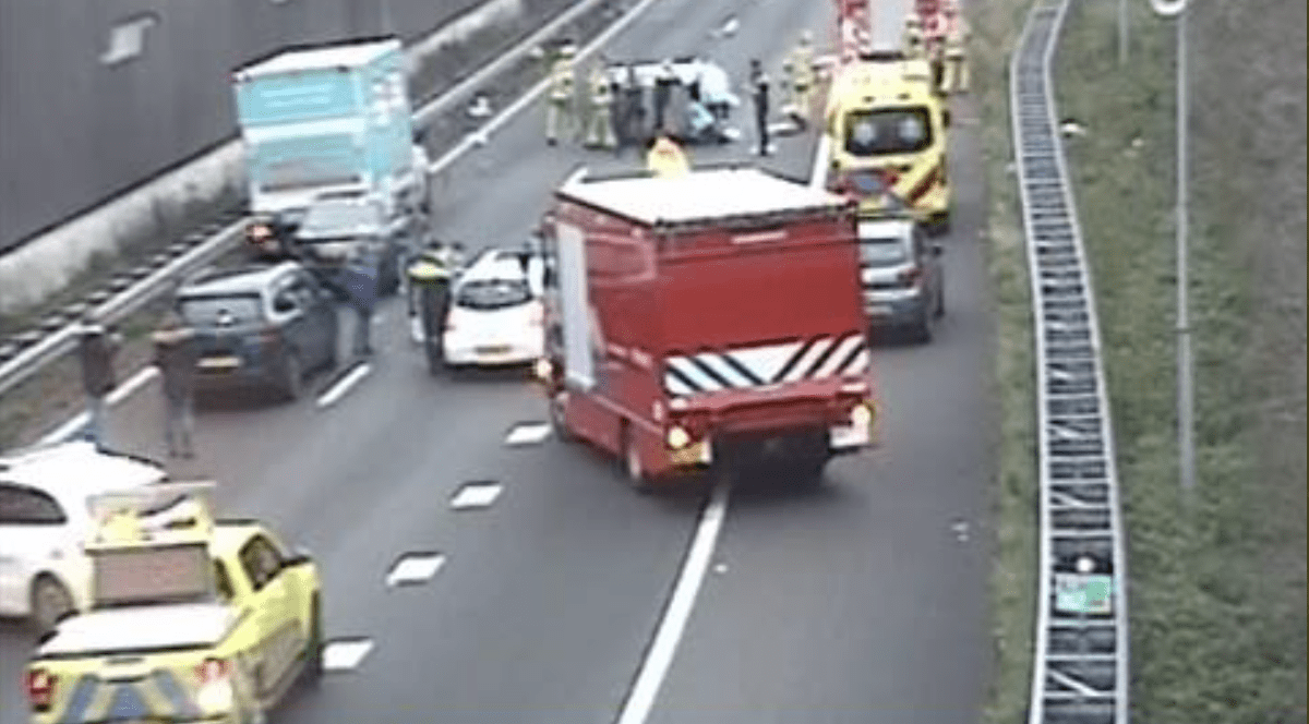 Vertraging op A2 bij Utrecht door ongeluk in Leidsche Rijntunnel.