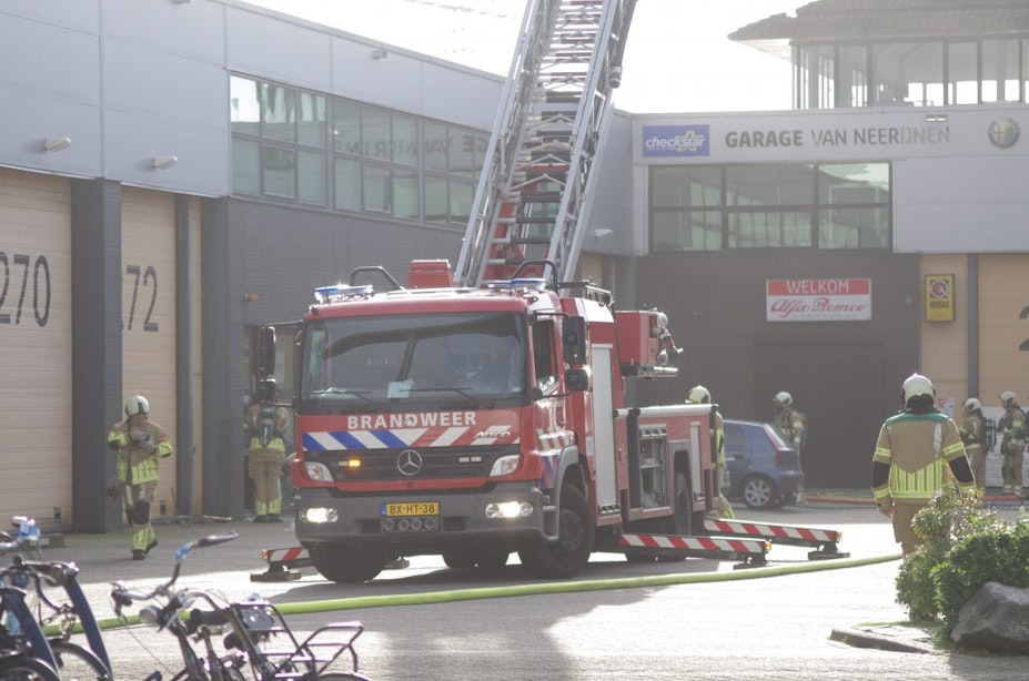 Brand bij bedrijfsverzamelgebouw op industrieterrein Lage Weide in Utrecht