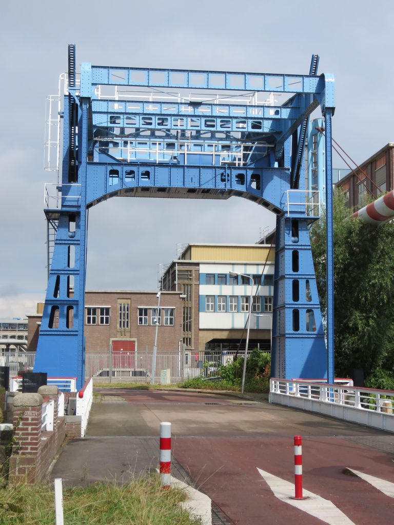 Industrial harbor bridge at Keulsekade in Utrecht closed for more than two weeks for cyclists and pedestrians