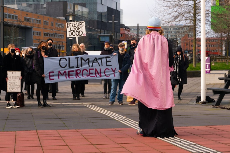 Klimaatdemonstratie bij Universiteit Utrecht: ‘We willen dat ze de noodtoestand uitroepen’