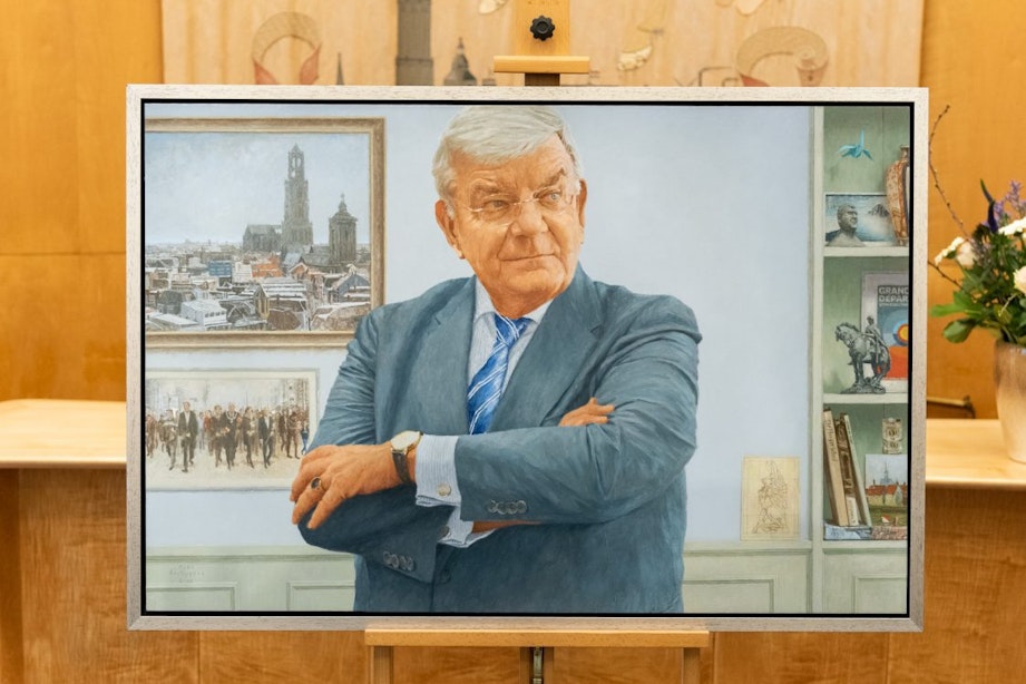 Oud-burgemeester Jan van Zanen onthult eigen portret in stadhuis Utrecht