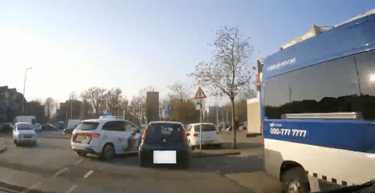 Politie Utrecht deelt beelden van dollemansrit door Overvecht; vrouw met lachgas achter het stuur