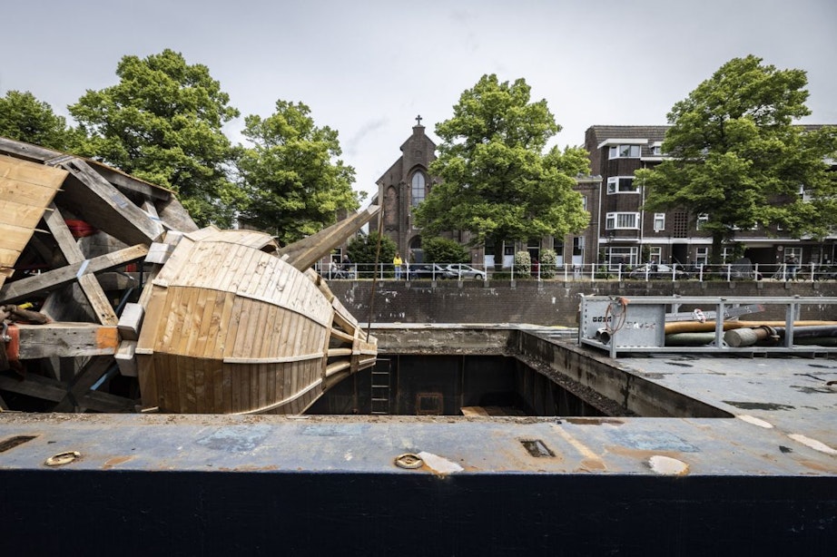 Foto’s: Onder toeziend oog van vele Utrechters bereikt Stadskraan de eindbestemming