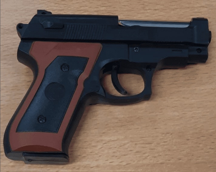 Twee minderjarige jongens bedreigen twee vrouwen in Utrecht met nepvuurwapen
