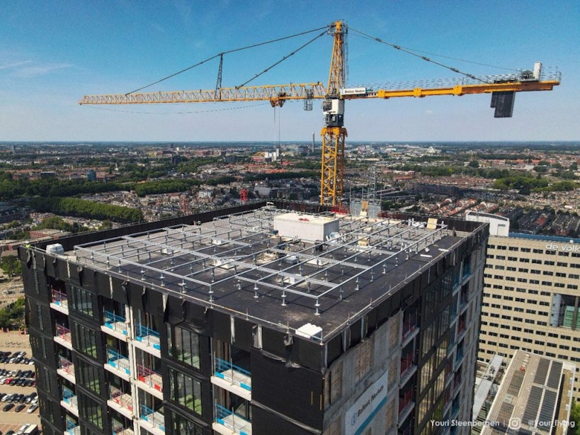 Gevel van Galaxy Tower aan Jaarbeursplein in Utrecht wordt komende periode afgewerkt