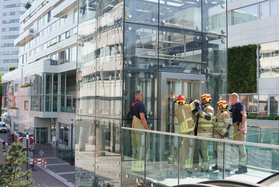 Brandweer redt man uit defecte lift bij Stationsplein in Utrecht