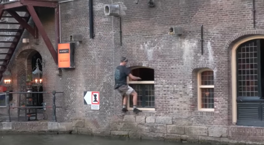 Video waarin Britten langs de kades van de Oudegracht in Utrecht klimmen ruim 1,4 miljoen keer bekeken