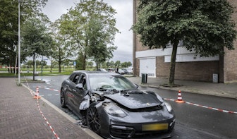 Porsche uitgebrand in Utrechtse wijk Kanaleneiland; mogelijk auto van Ajax-voetballer Mo Ihattaren