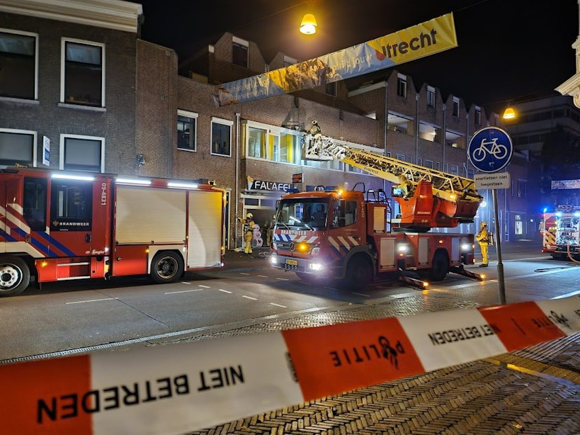 Brand in meterkast van restaurant Falafel City aan de Lange Jansstraat in Utrecht