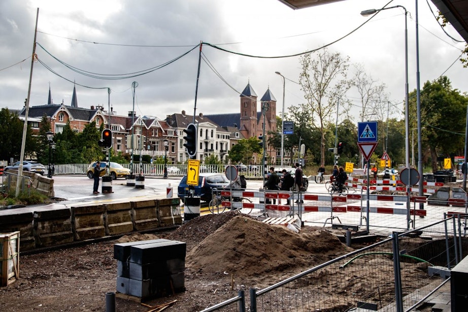 Zorgen over verkeersveiligheid van wegafzettingen op de Catharijnesingel in Utrecht
