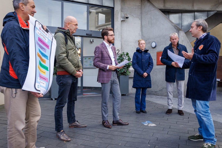 Ludieke actie van klimaatactivisten bij stadhuis: ‘Gemeente Utrecht heeft moderne klimaat-Luther nodig’