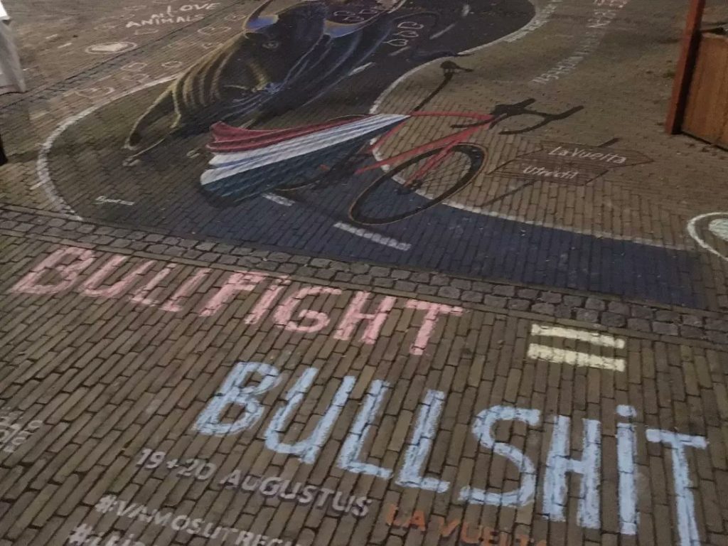 College over weghalen van krijtprotest bij stierentekening: ‘Achteraf gezien had andere afweging gemaakt moeten worden’