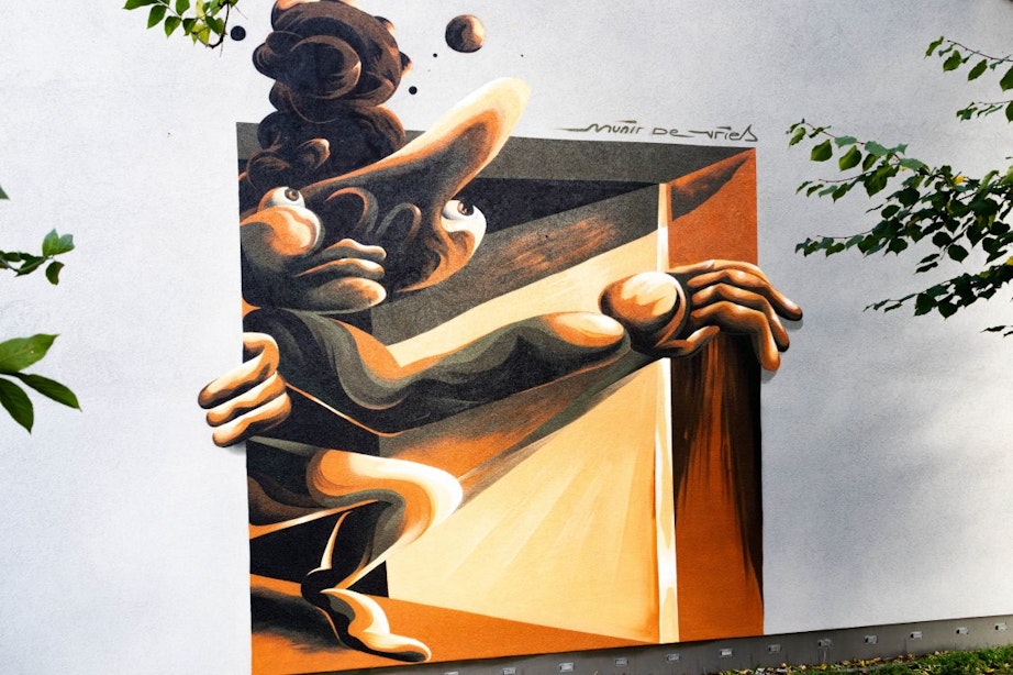 Persoon stapt op deze nieuwe muurschildering in Utrecht voorzichtig weer naar buiten