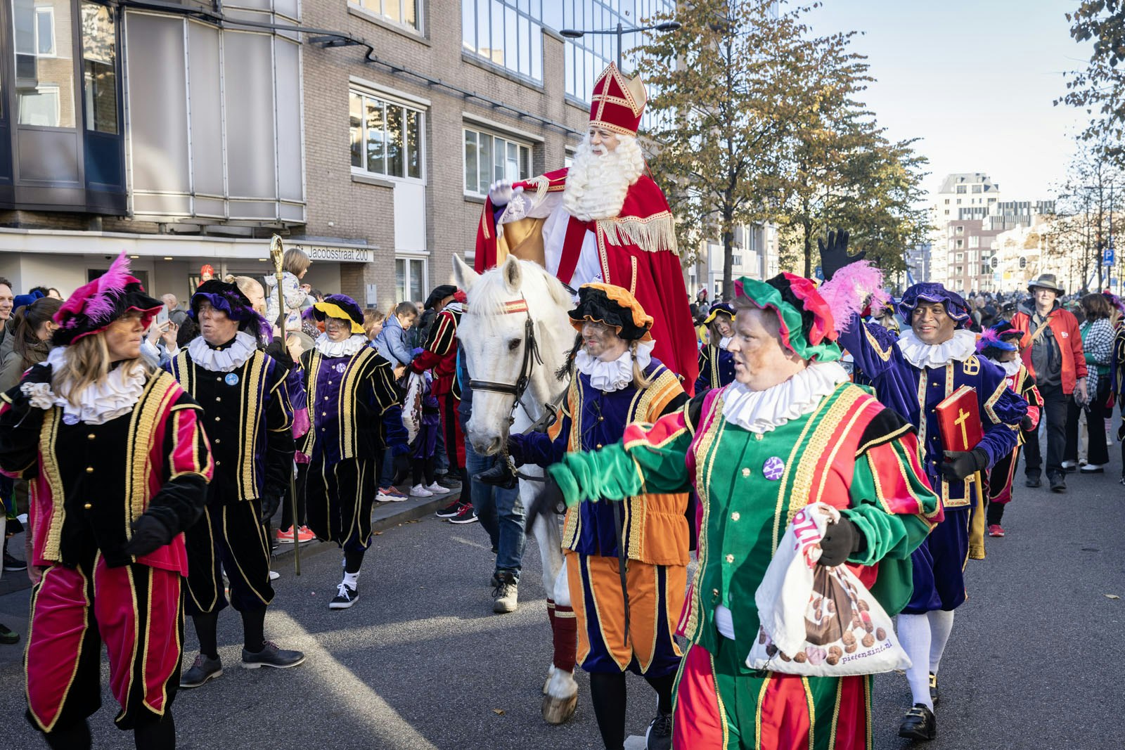 Duizenden Kinderen Zien Sinterklaas Weer Utrecht Binnenkomen