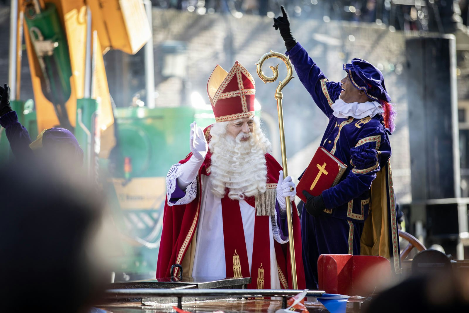 Duizenden Kinderen Zien Sinterklaas Weer Utrecht Binnenkomen